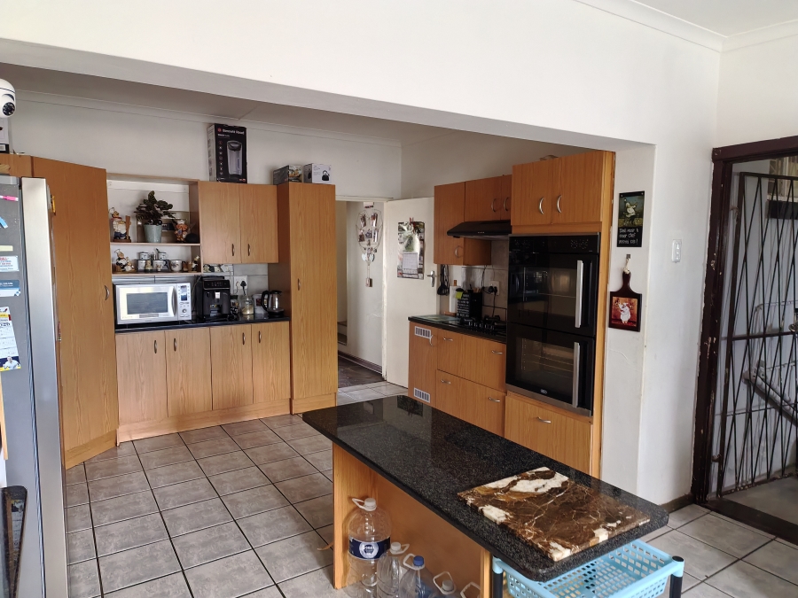 5 Bedroom Property for Sale in Van Riebeeck Hoogte Eastern Cape